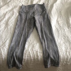 Lululemon crop wunder under